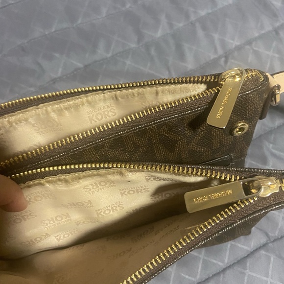 Michael kors double zipped crossbody - Picture 7 of 10